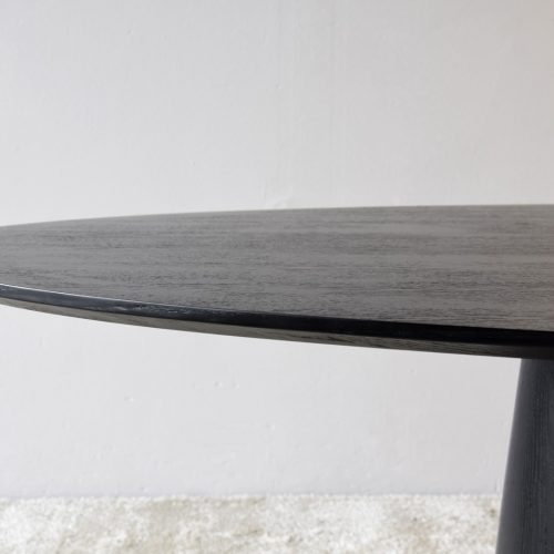 mesa oval preta