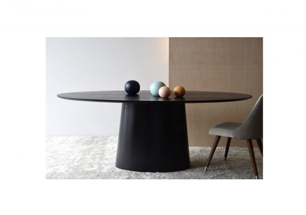 mesa oval preta
