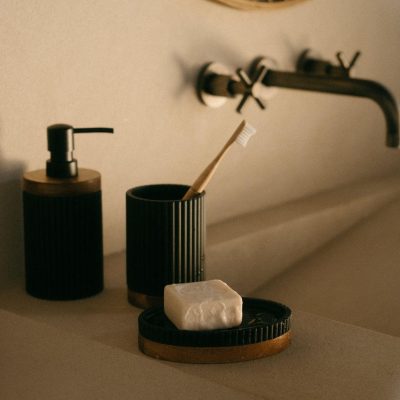 COPO PRETO e madeira